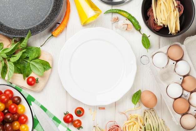 Kuchnia z przygotowaną potrawą